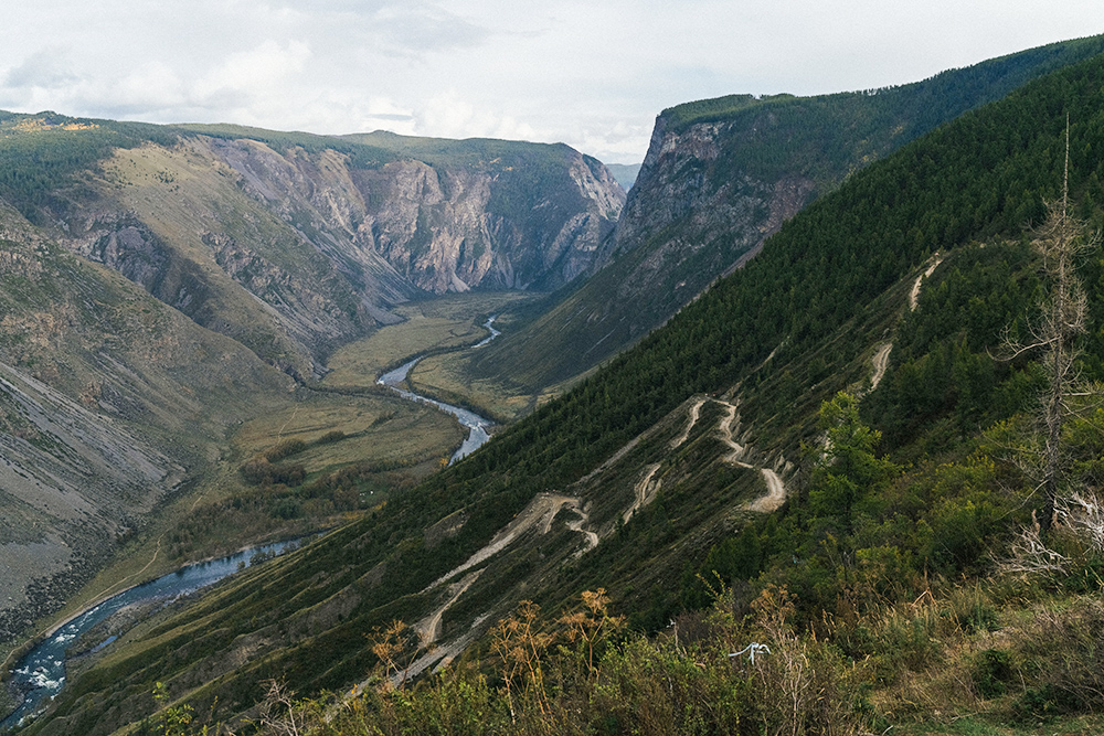 Спуск с перевала Кату-Ярык в Чулышманскую долину
