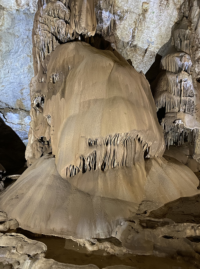 Еще одна необычная фигура в пещере
