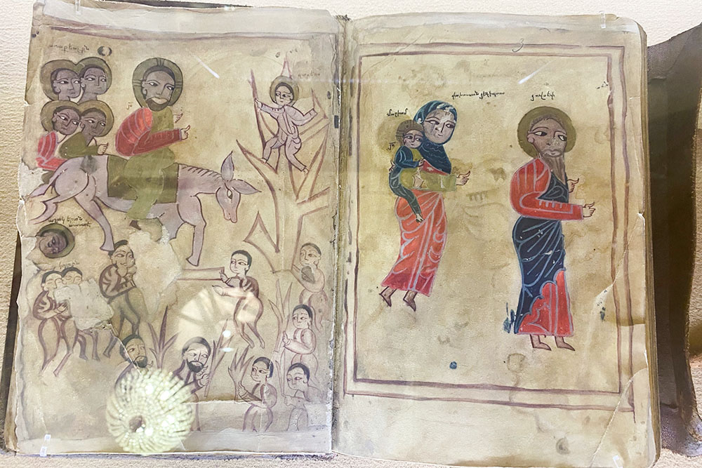 Самые древние фрагменты рукописей датированы 5—6 веками