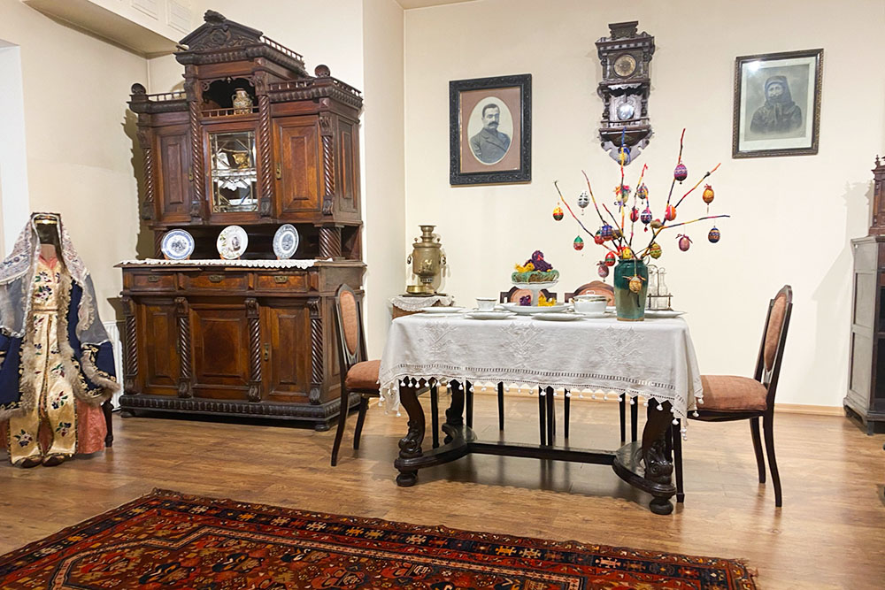 На втором этаже музея можно увидеть традиционную мебель и одежду