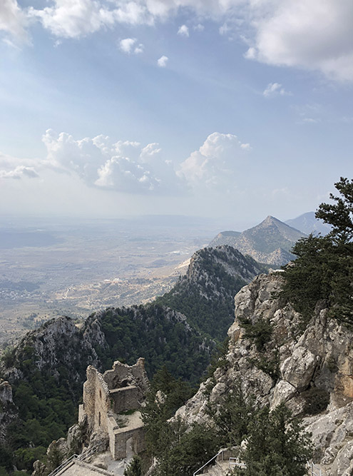 Вид на Киренийские горы из замка Буффавенто