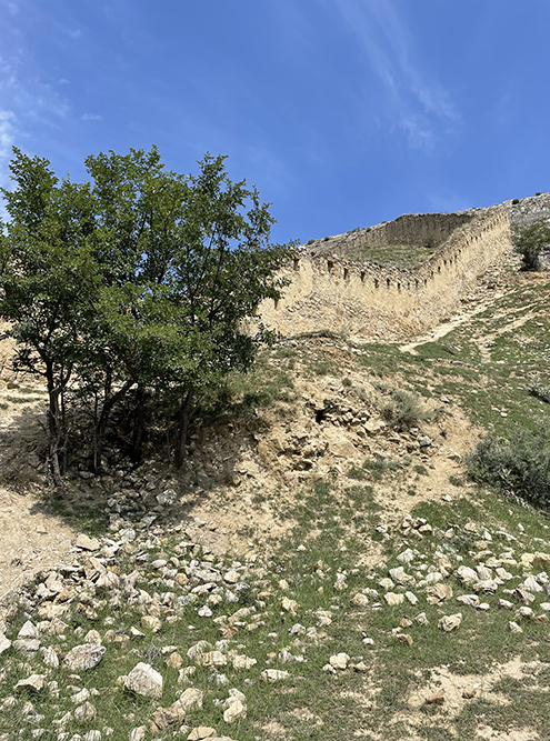 Крепостная стена в селе Гуниб