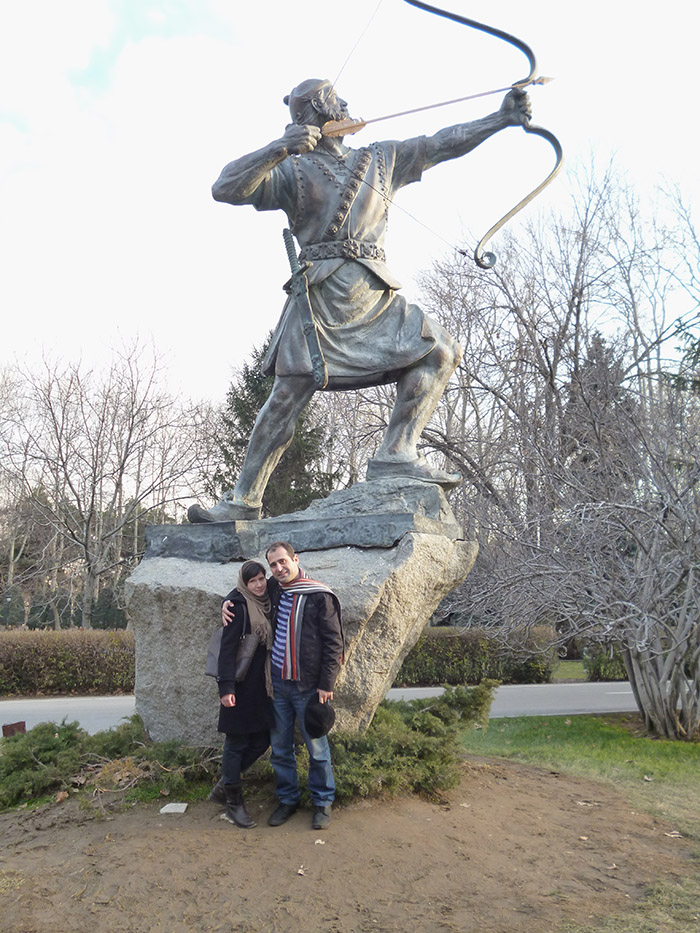 Памятник герою иранского эпоса — лучнику Арашу