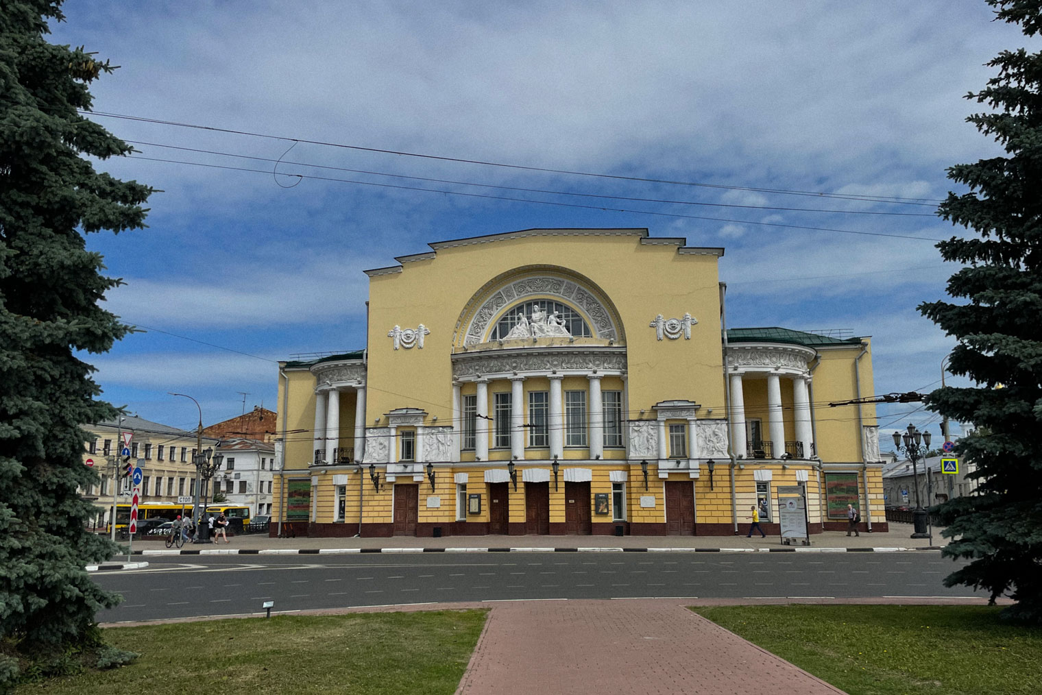 Волковский театр — одна из самых известных достопримечательностей Ярославля