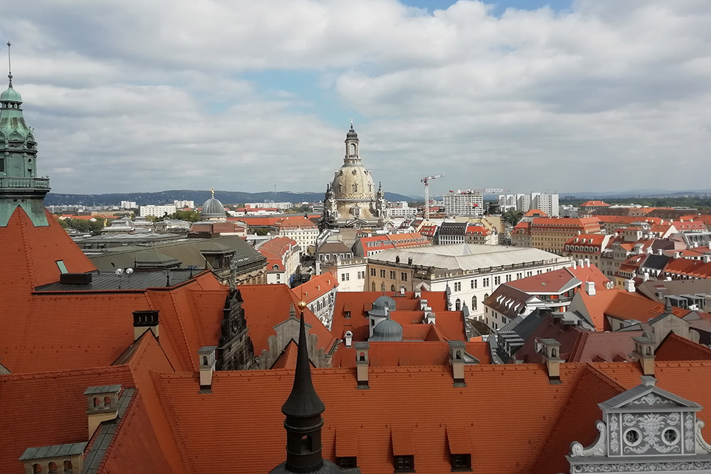 Вид на Дрезден со смотровой башни замка-резиденции, в котором когда-то жили саксонские короли