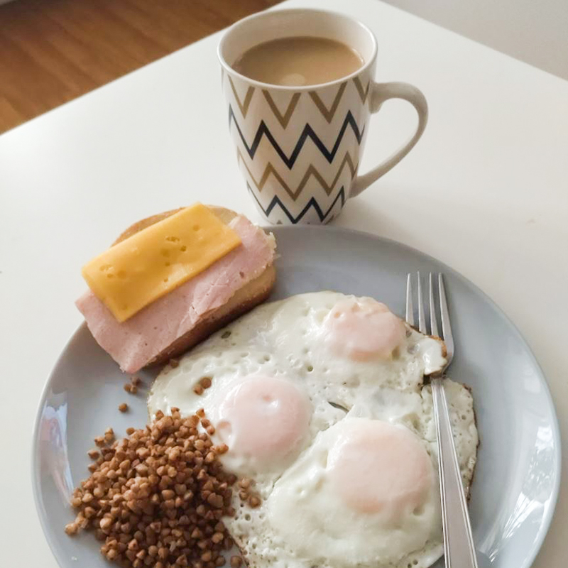 Мой завтрак каждый день одинаковый — дальше в дневнике я не буду подробно его описывать