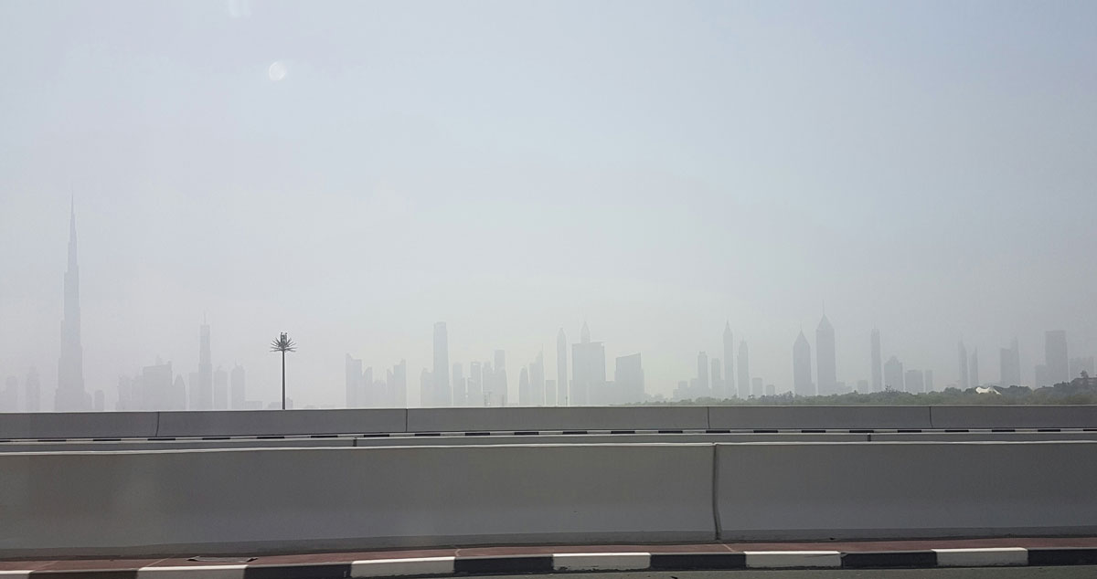 Небоскребы Дубая, вид с шоссе