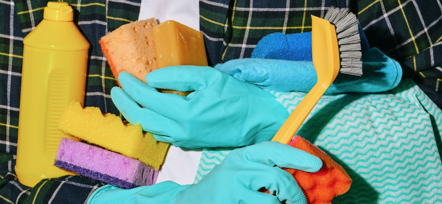 «Просто часто меняю воду»: 5 сове­тов, как облегчить мытье окон