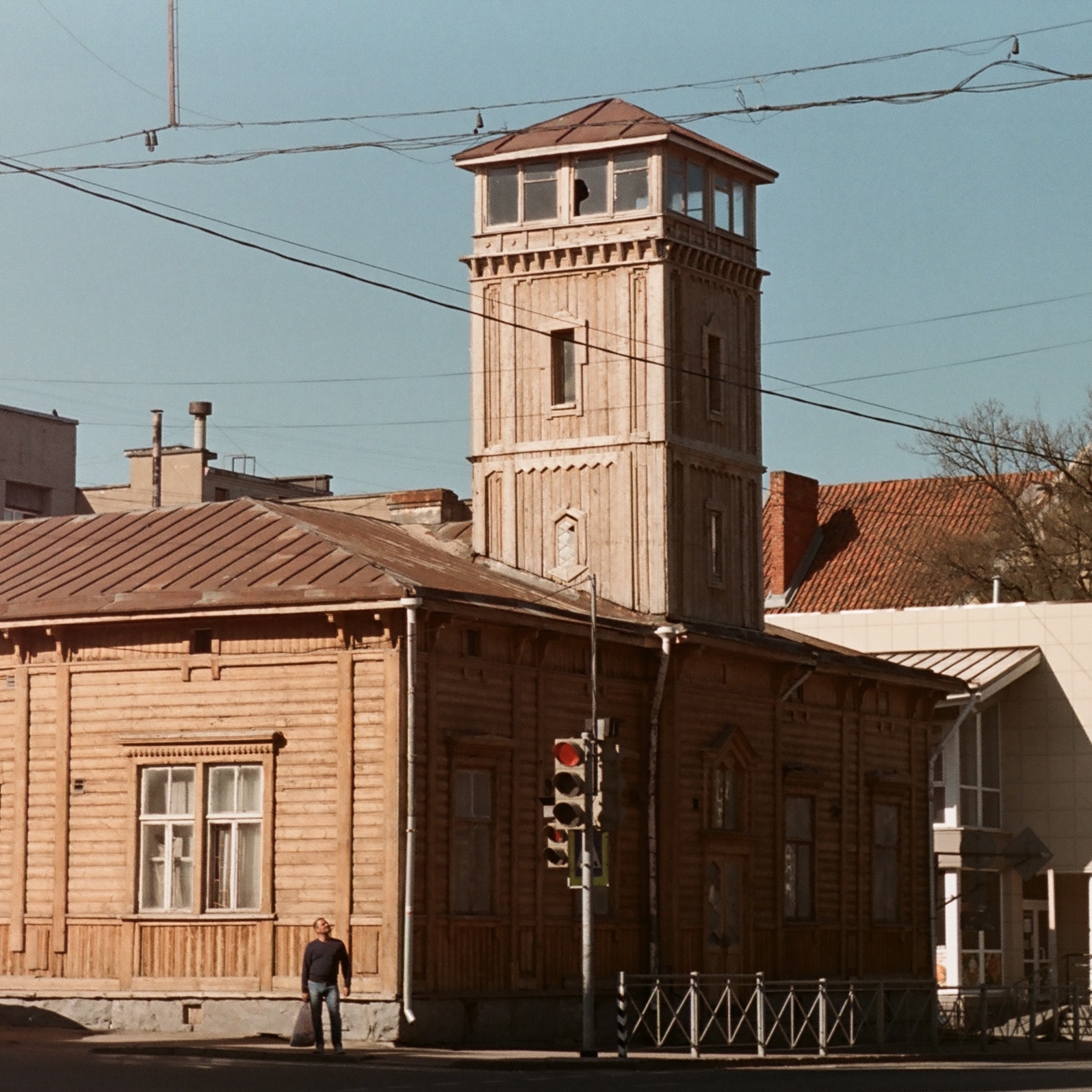 Пожарная часть в Сортавала (конец XIX в.): оксюморон же, пожарная часть и деревянная. Тем не менее, это одно из немногих зданий, которое уцелело после пожара 1903 г.