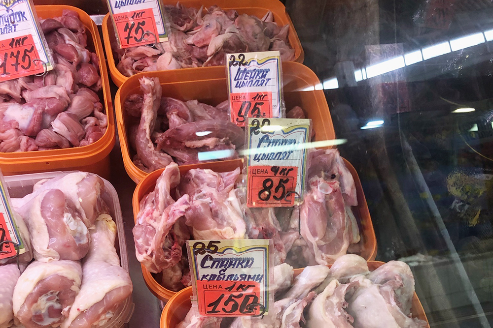 На рынках можно выгодно купить куриные составляющие