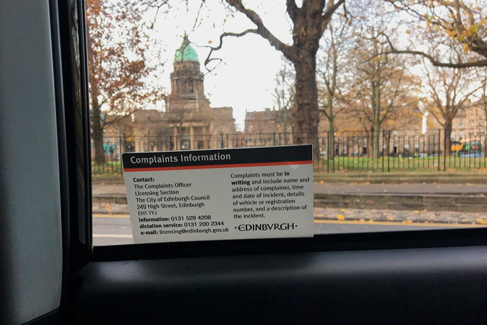 Наклейка внутри любого зарегистрированного такси