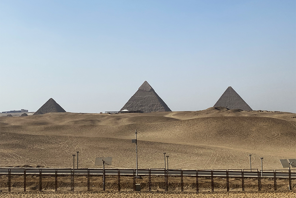 Вид на пирамиды со смотровой площадки