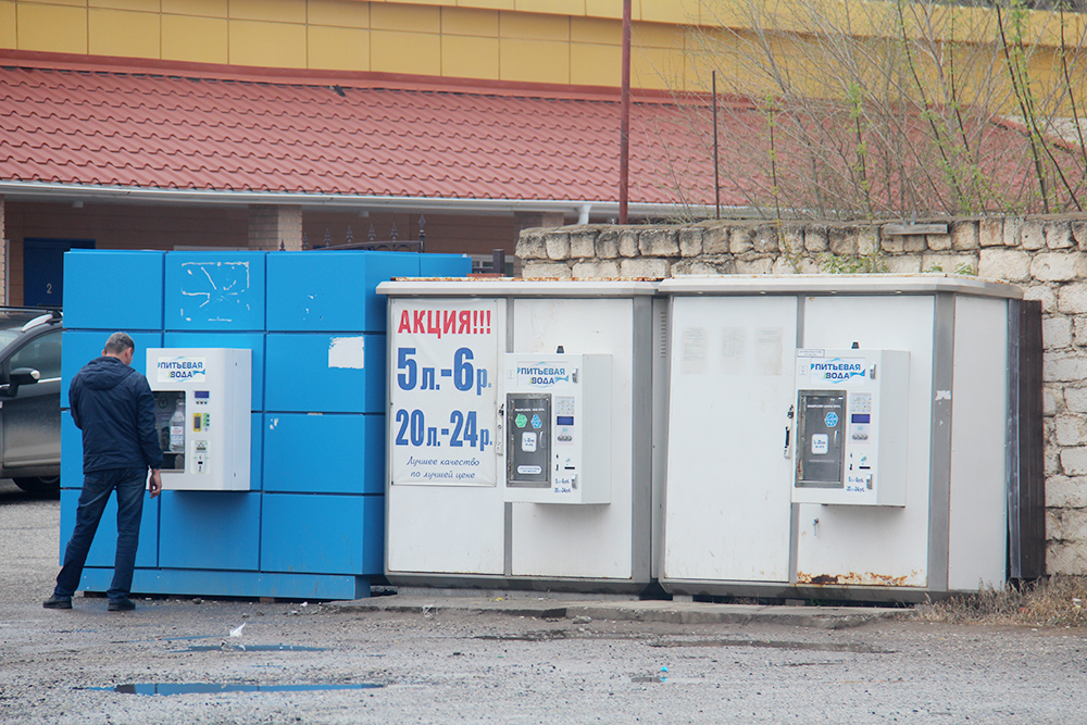 Автоматы по продаже воды есть по всему городу