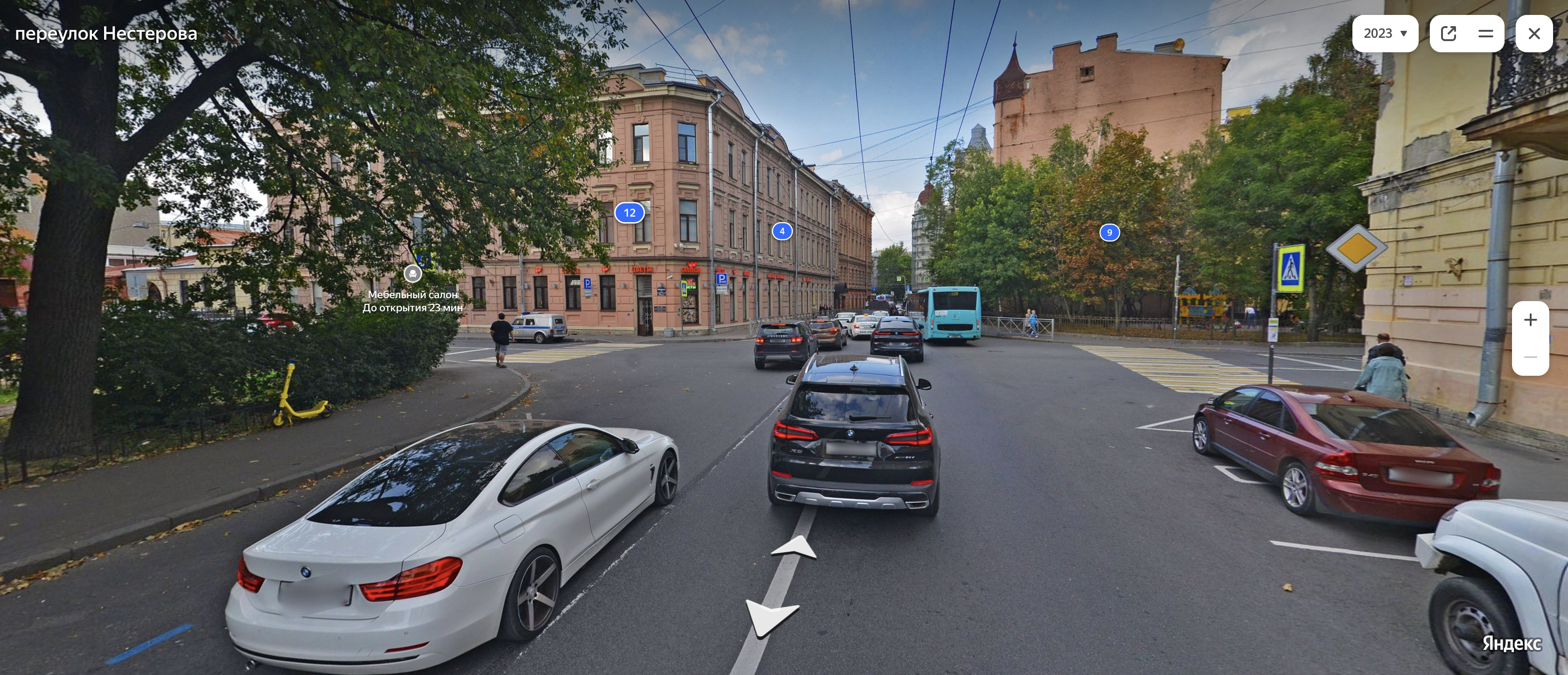 Вид на перекресток с переулка Нестерова. Запрещен только разворот, так как движение одностороннее