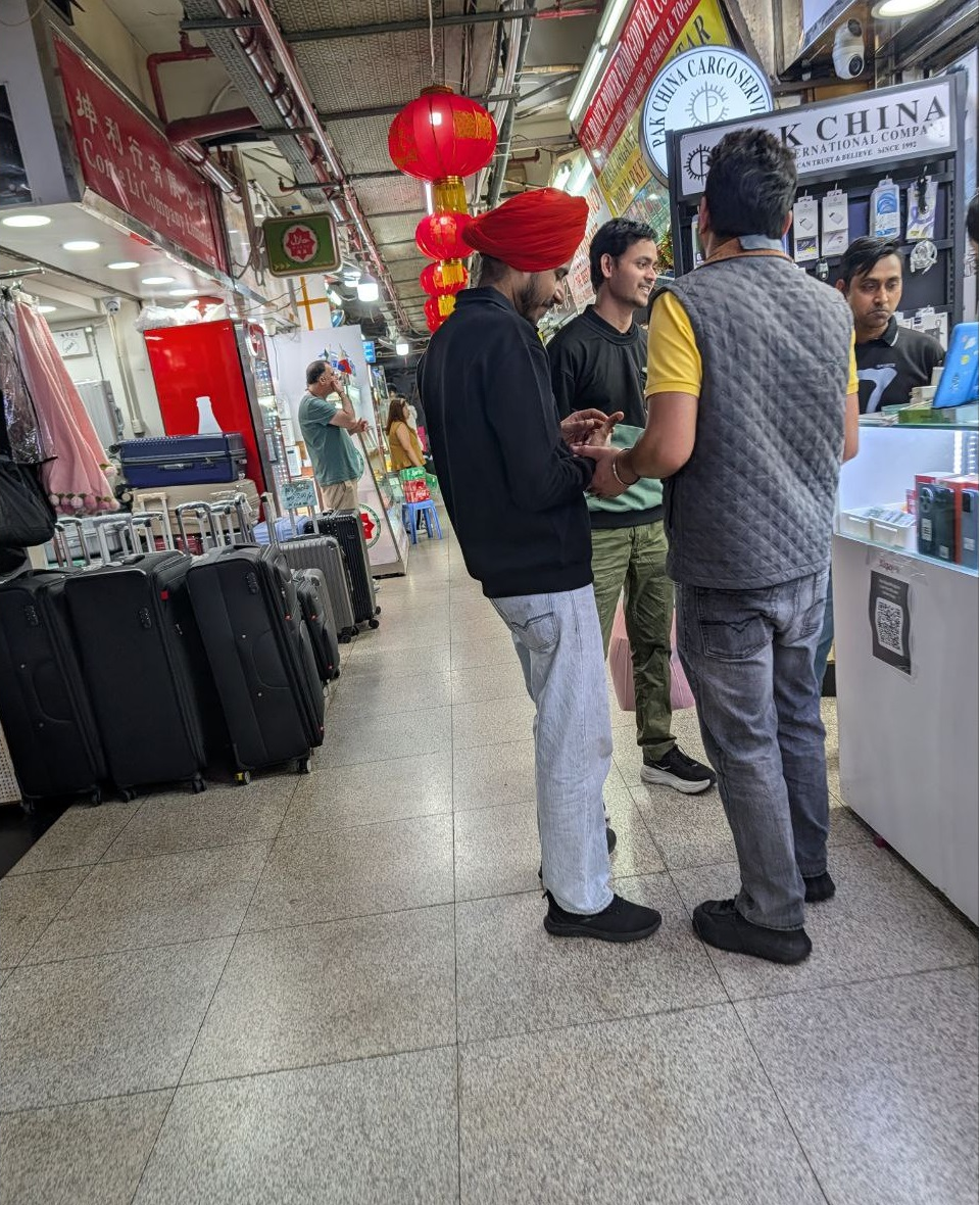 Индийский торговый центр, где чуть-чуть дешевле