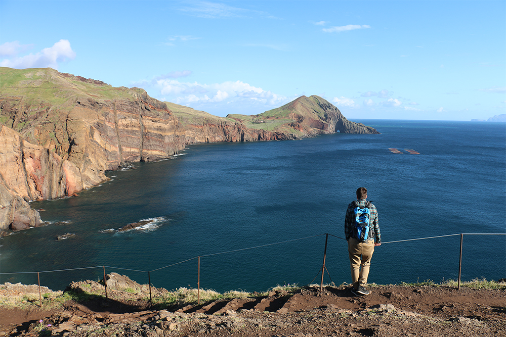 Список документов на визу большой, но Мадейра точно стоит того, чтобы его собрать, — на острове много красивых мест. На фото самая восточная точка острова — Ponta de São Lourenço. Добраться туда можно на обычном автобусе из Фуншала