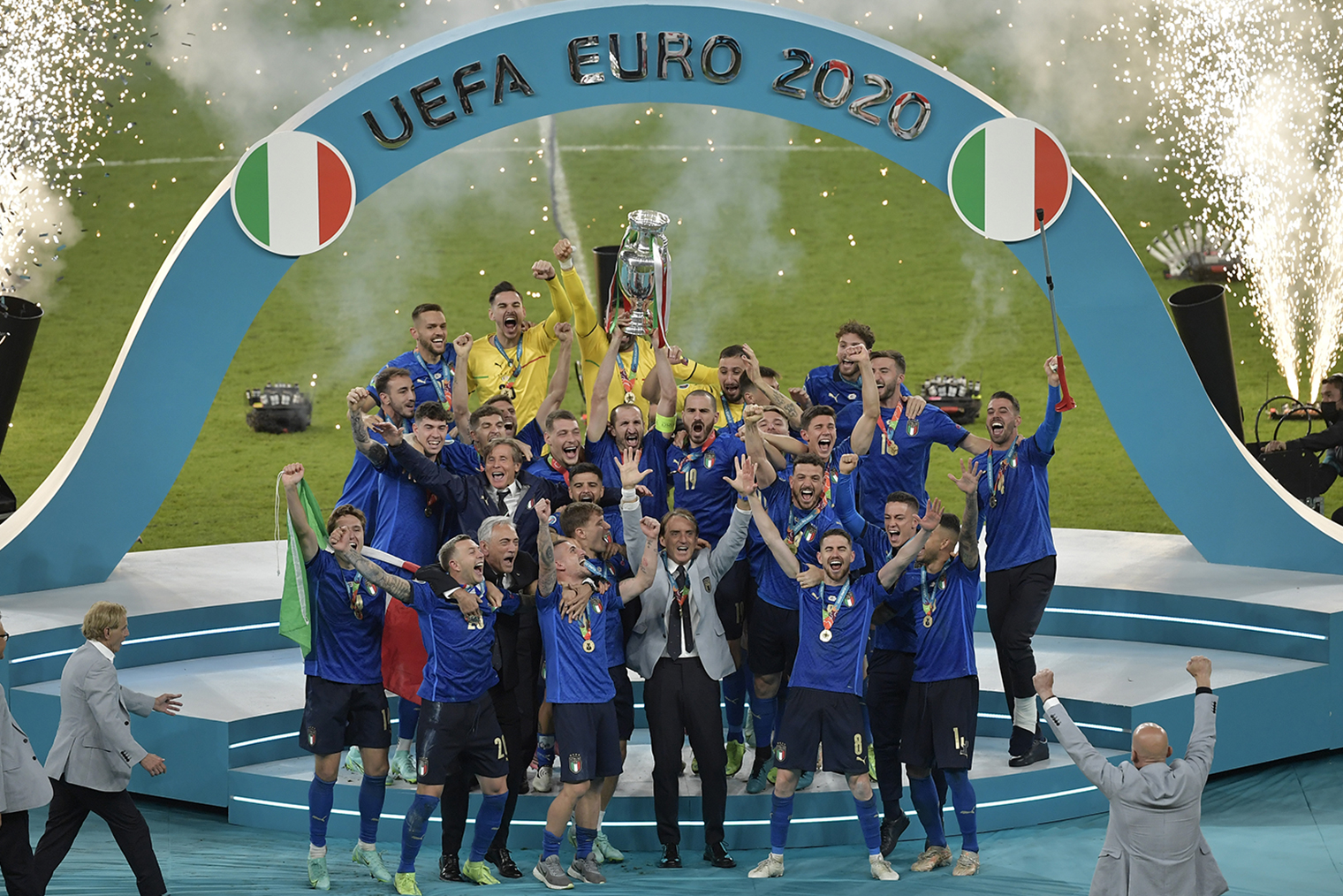 Сборная Италии после победы на Евро‑2020. Фотография: Andrea Staccioli / Insidefoto / LightRocket via Getty Images