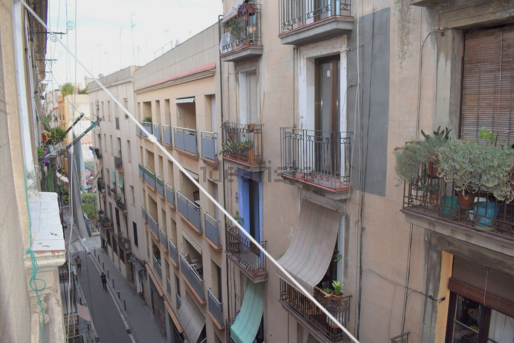 Вид из квартиры хороший! Типичная испанская улочка. Источник: idealista.com