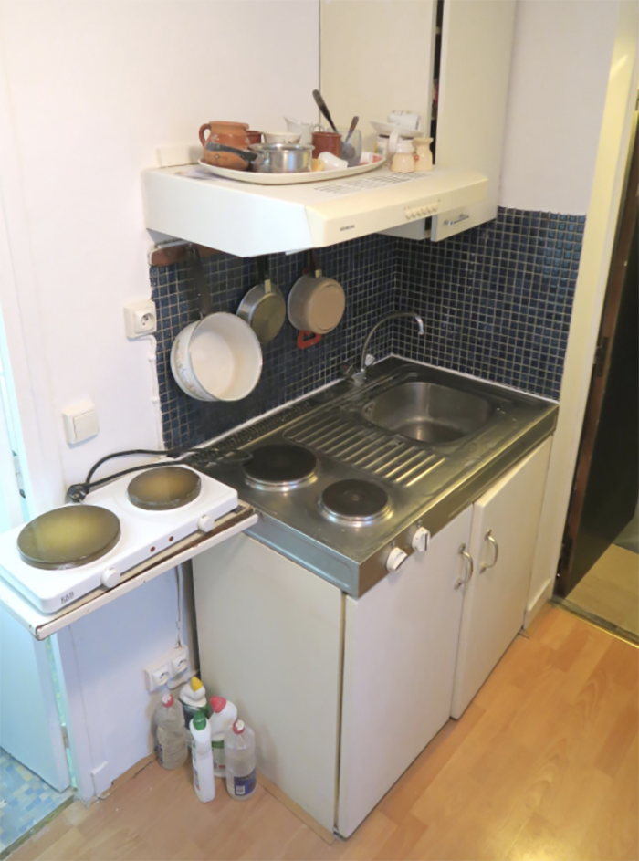 То, как в квартиру поместилась небольшая кухня — еще одна загадка для меня. Источник: seloger.com