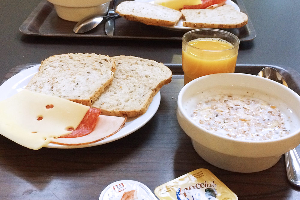 Завтрак в хостеле в Брюгге был включен в стоимость проживания
