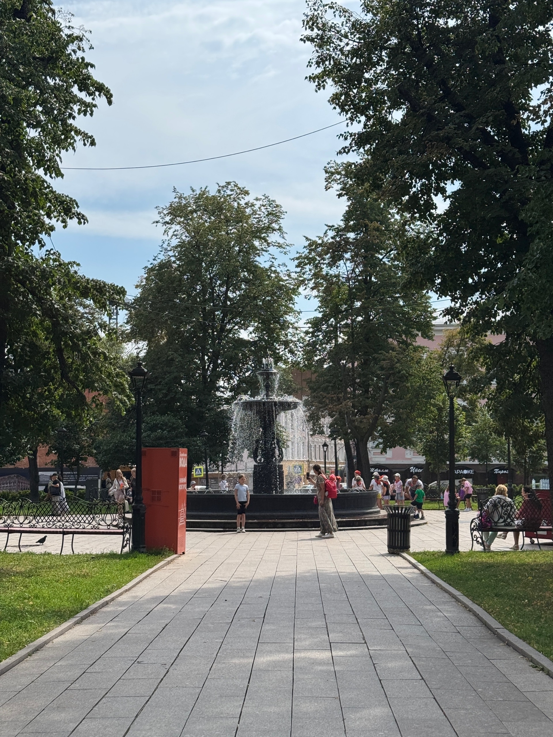 Сквер, рядом с Кремлем.