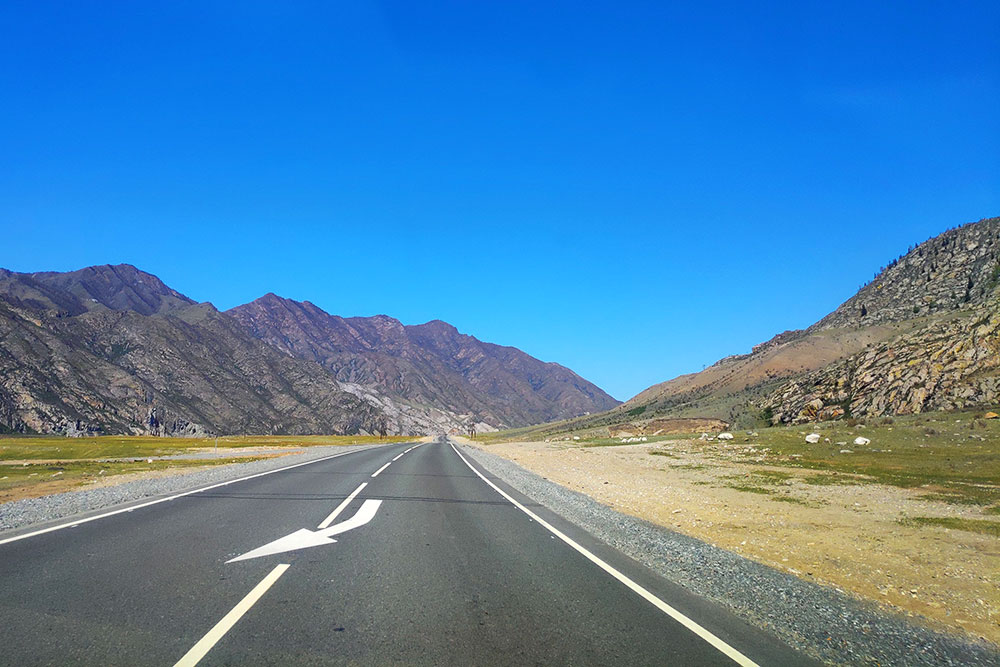 Чуйский тракт — главная дорога Горного Алтая. Он связывает Россию и Монголию
