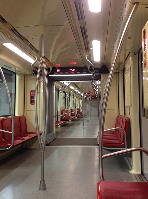 В метро Будапешта чисто и просторно