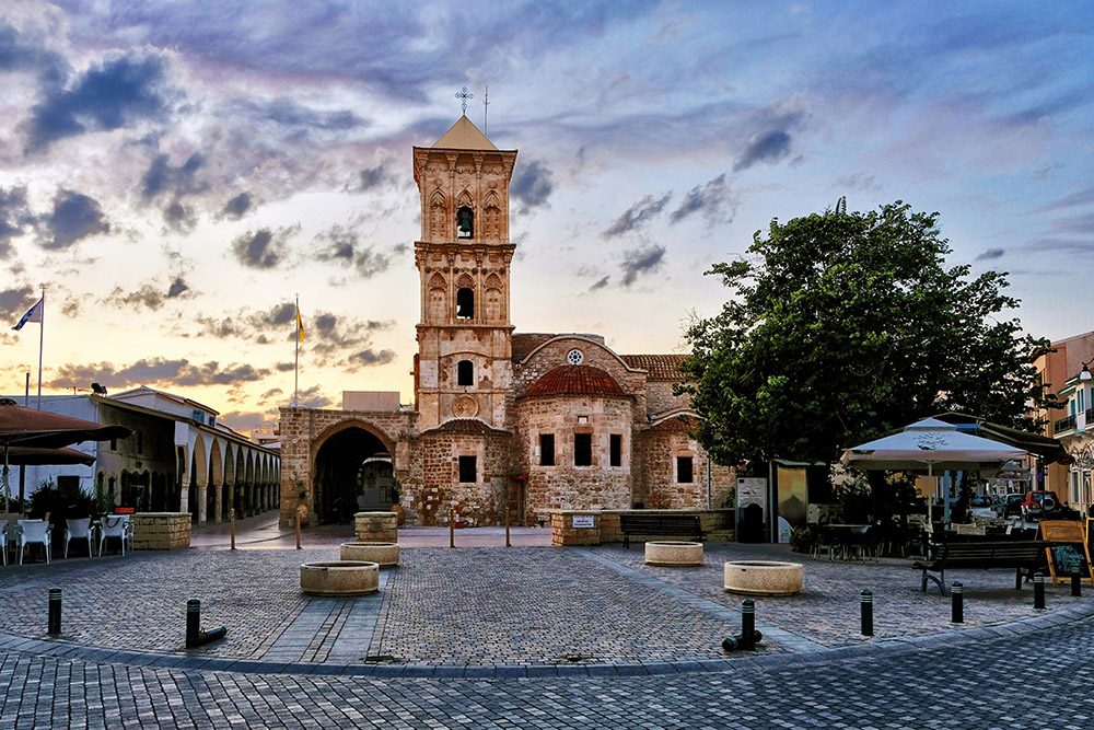 В 16 веке турки использовали церковь как мечеть. Позже в храме проводили православные и католические службы. Фото: Sergiy Vovk / Shutterstock