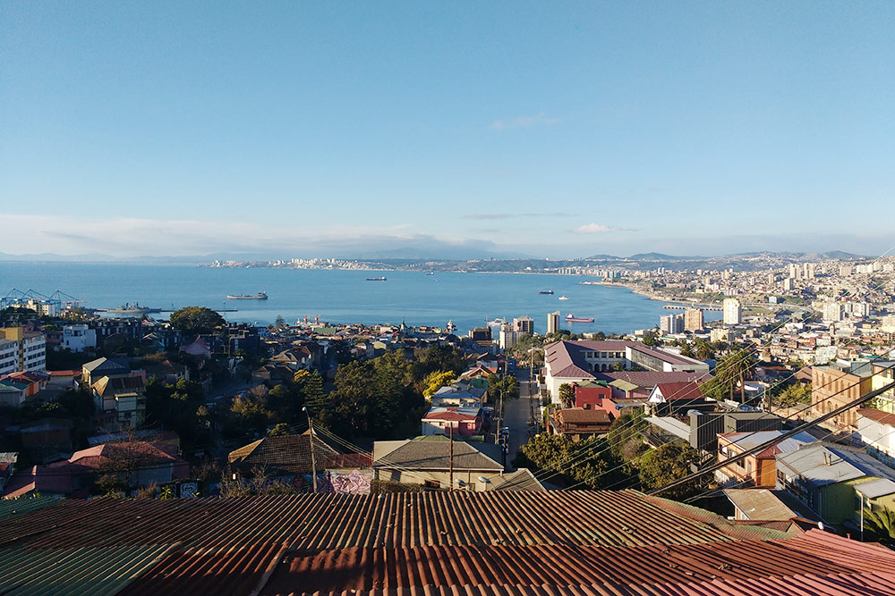 Вид на Вальпараисо — портовый город, откуда я отправился на остров Пасхи на корабле вместе с военными и обычными чилийцами