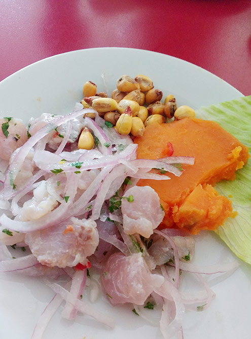 Севиче — сырая рыба в соке лайма — стоит около 14 тысяч песо