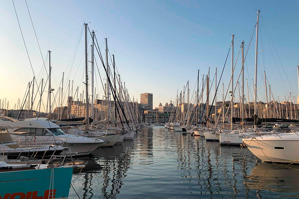Марсель — один из главных европейских центров яхтенного спорта. В городе 14 яхтенных портов