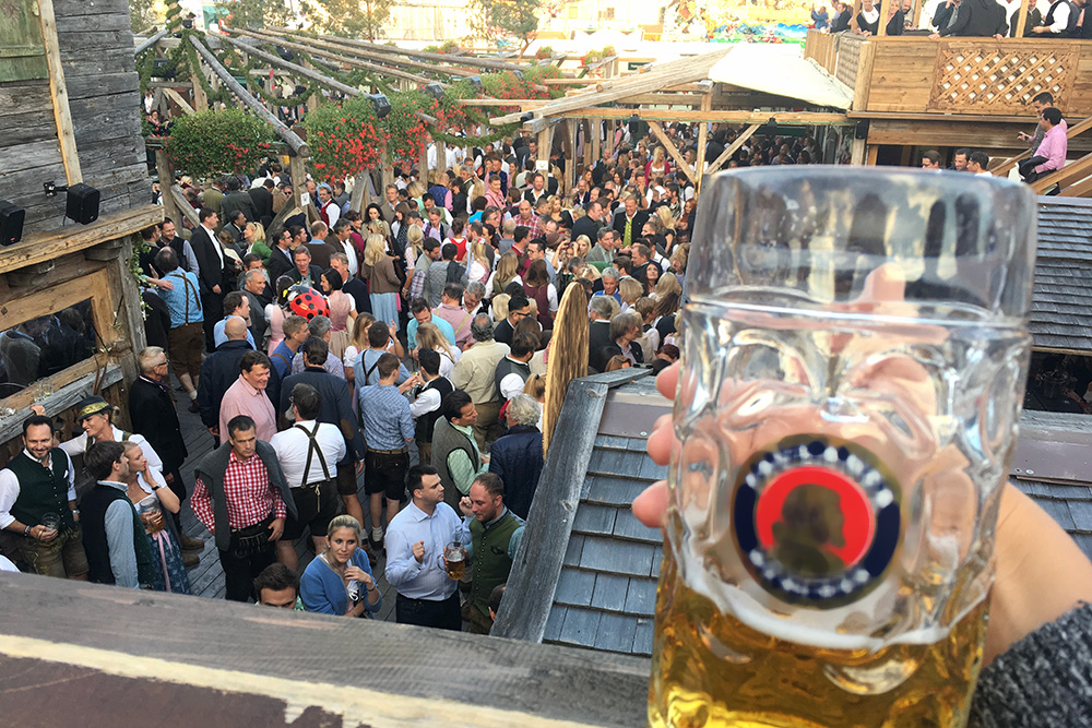 В Мюнхене пиво пьют литрами, а литровые кружки называют «мас»