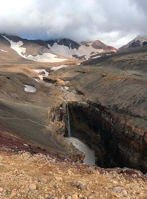 Водопад в каньоне Опасном падает с 80⁠-⁠метровой высоты