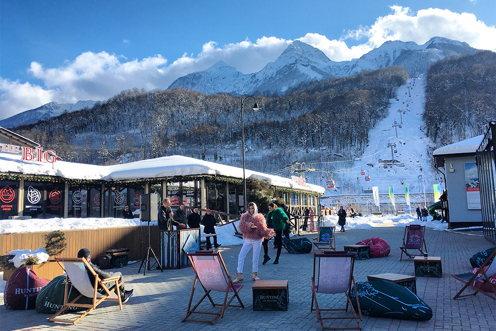 Местные рестораны пытаются устраивать апре⁠-⁠ски, но как в Альпах пока не получается