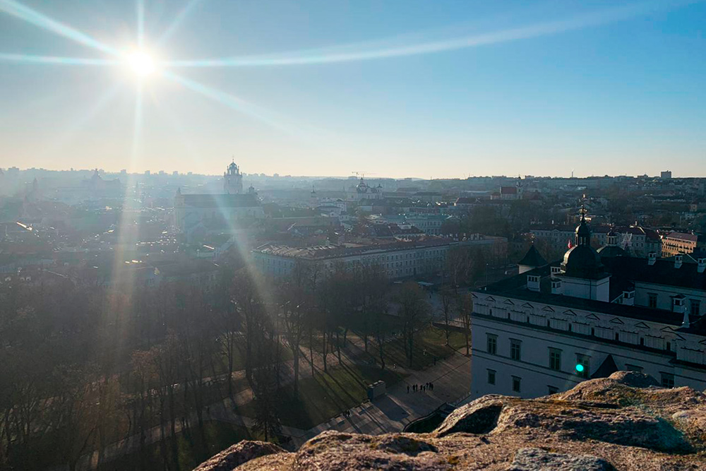 Вид сверху на дворец великих князей литовских и старый город Вильнюса