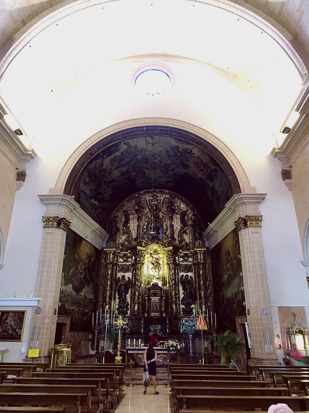 Многие церкви на Мальорке бесплатные для посещения. В эту зашли потому, что она названа в честь моего тезки — святого Николая