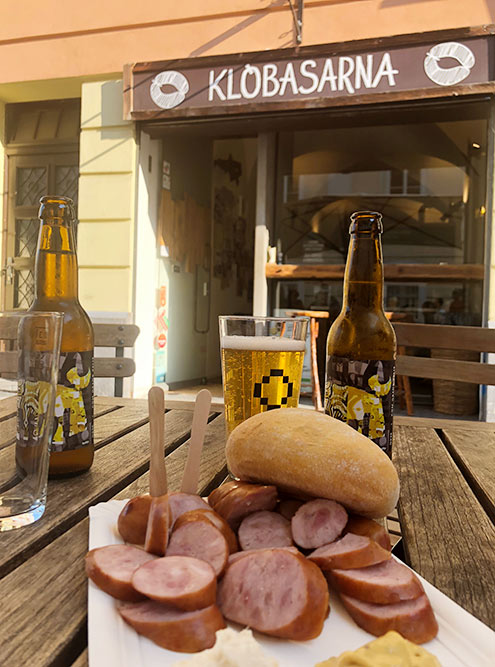 Краньскую колбасу подают в «Клобасарне» в центре Любляны