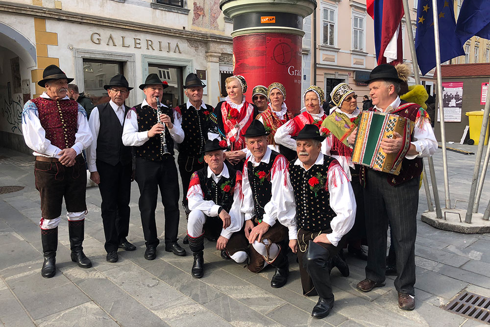 Словенцы любят по праздникам носить национальные костюмы