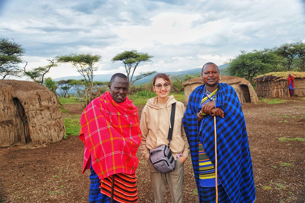 В деревне масаи сфотографировалась с вождем. Ощущения — как будто с президентом