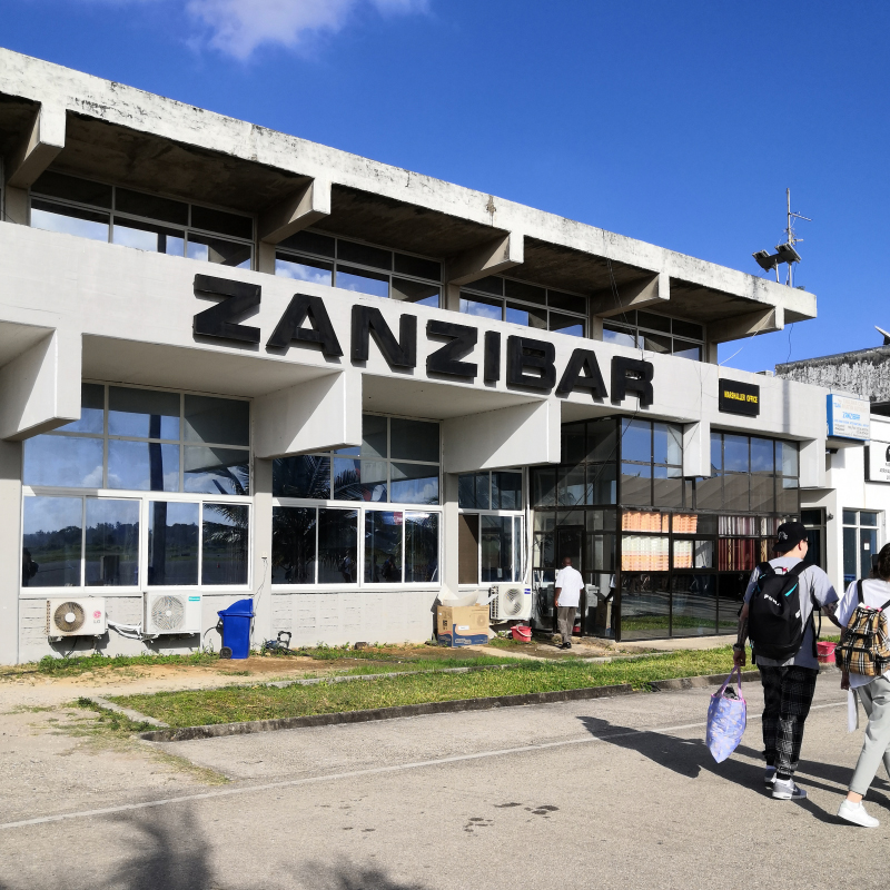 Такой маленький аэропорт на Занзибаре