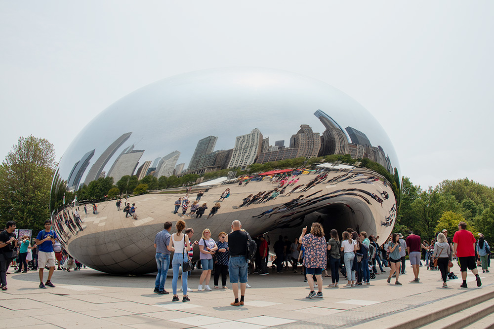 Одна из самых популярных скульптур Америки «Клауд-Гейт» находится в Чикаго. Выглядит космически