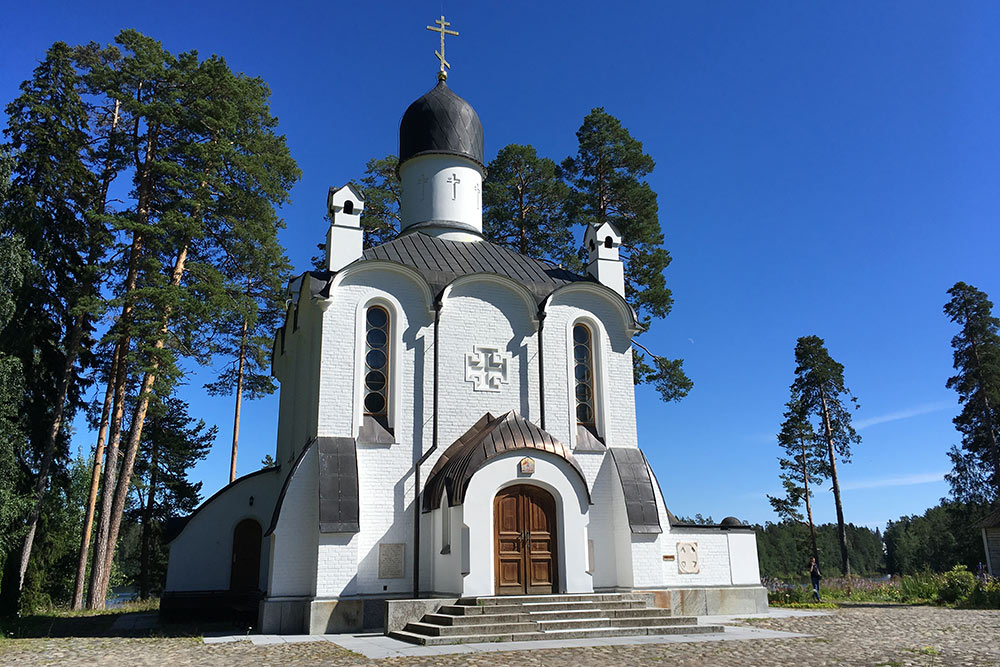 Смоленская церковь скита построена 100 лет назад и отреставрирована в начале 21 века