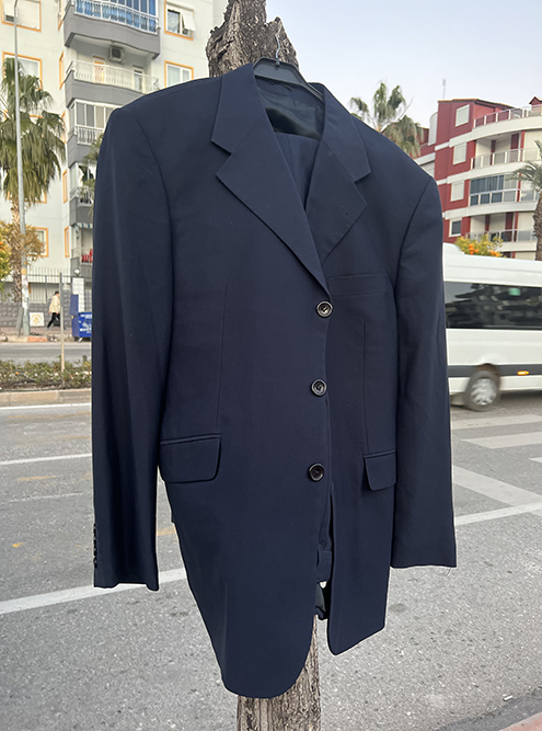 Пиджак в похожем стиле я увидела на рынке в Анталье за 500 ₽ — с ним тоже получится стильный образ
