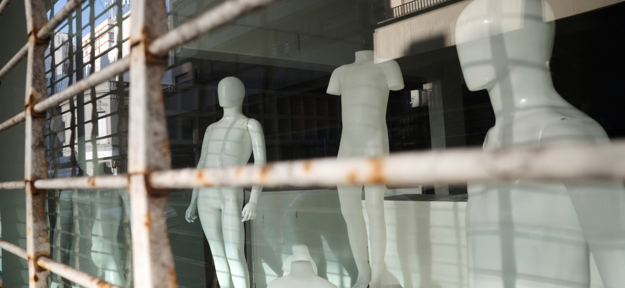 «Закрытий будет больше, чем откры­тий»: эксперт о кри­зисе в российском фешен-ретейле