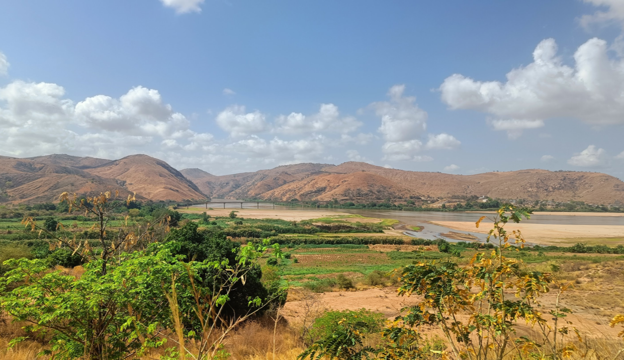 Мост через реку