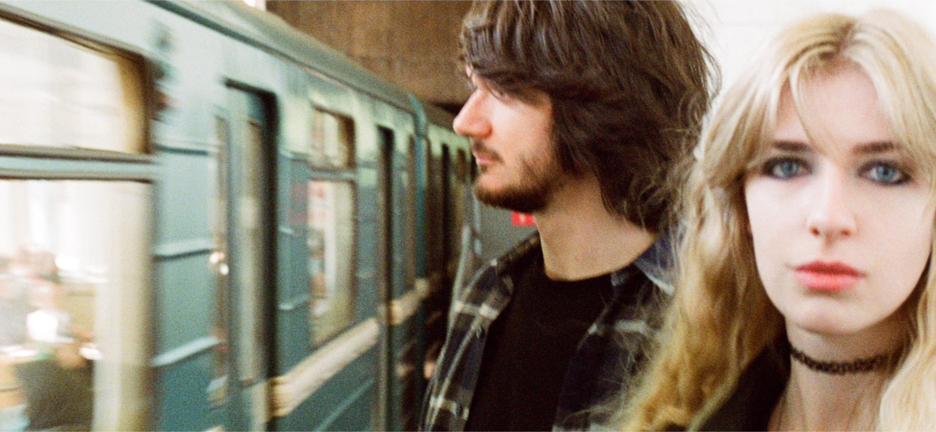 Фото на пленку: обложка альбома об утерянном детстве