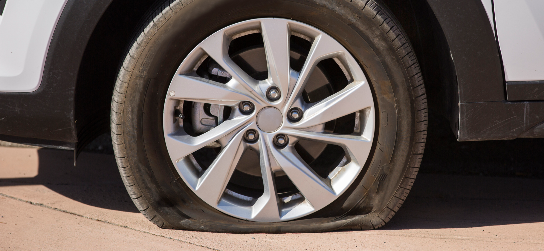 6 причин, из-за которых спускает колесо в автомобиле