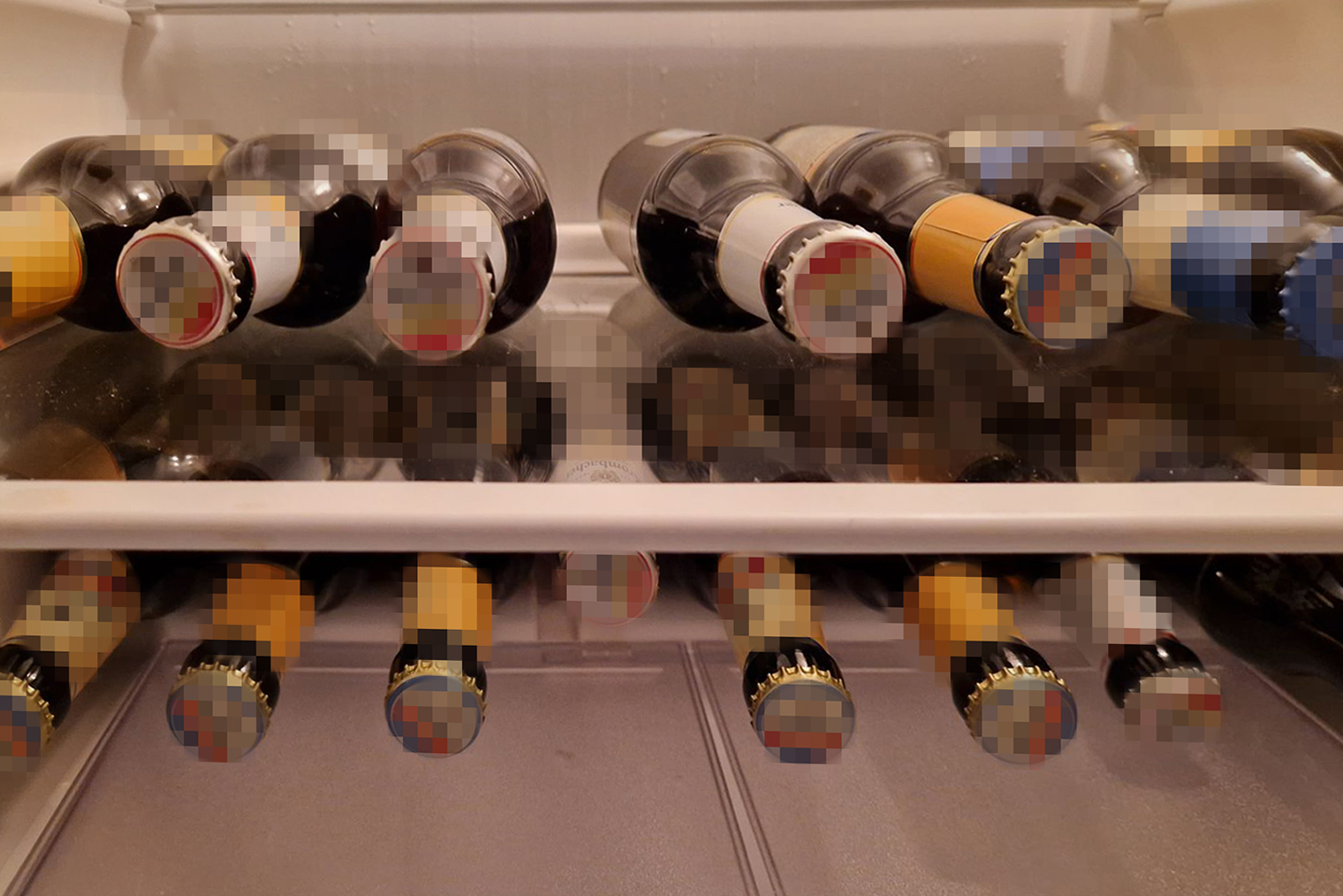 Холодильники с пивом и игристым вином тоже в свободном доступе