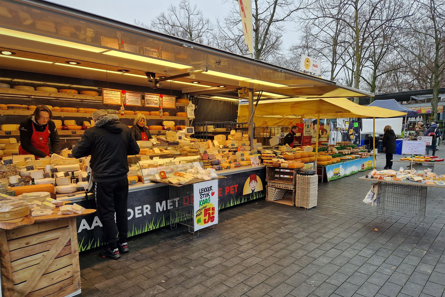Сырный рынок в нидерландском городе Венло