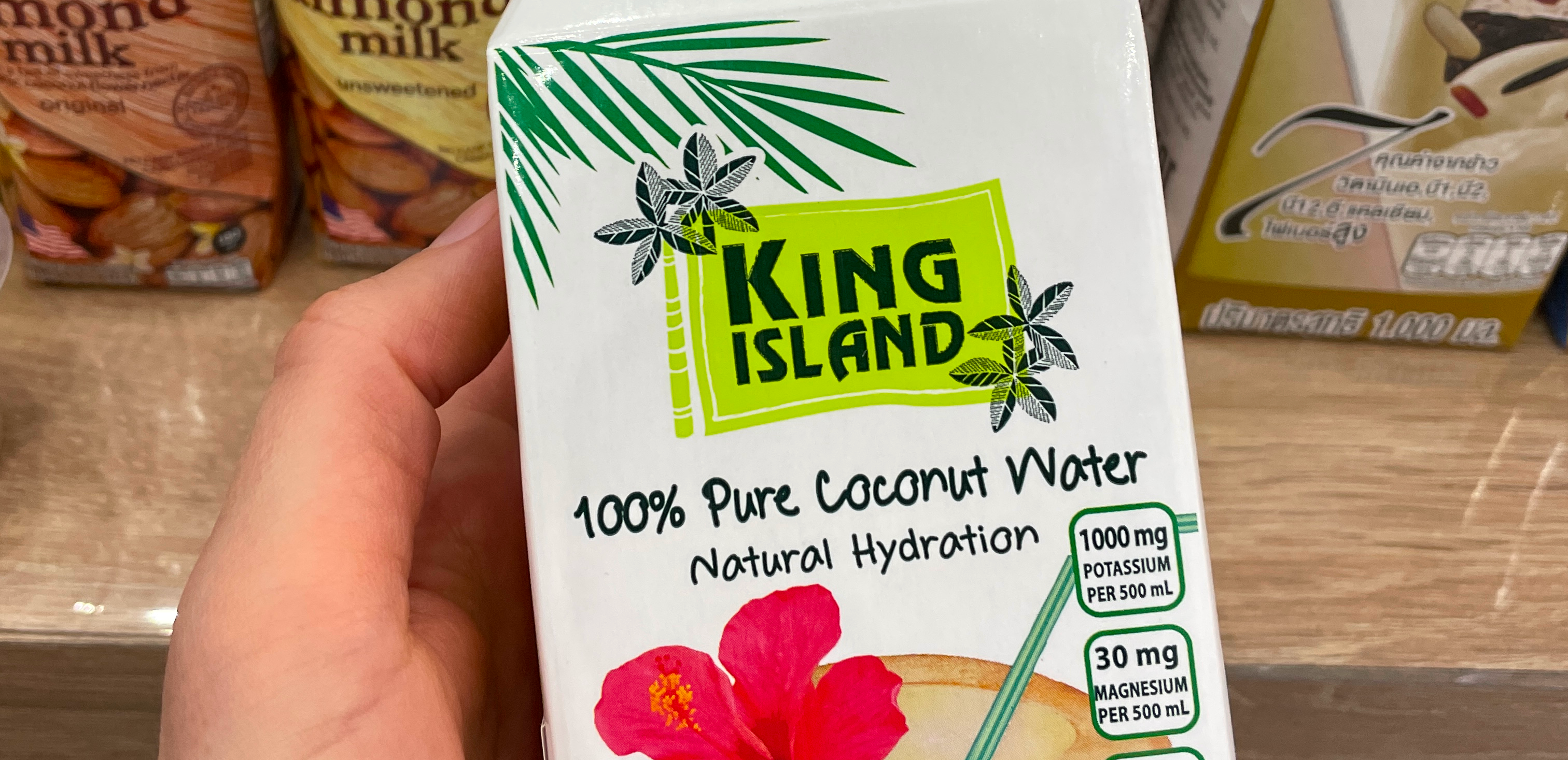 Попробуйте это: натуральная кокосовая вода King Island